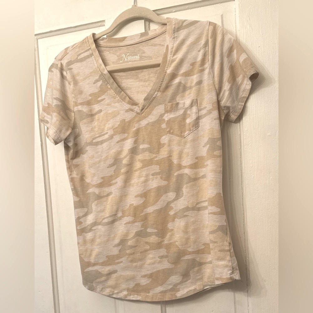 Cabela’s Natural Reflections Camo V-Neck Tee. Size M. - Picture 2 of 7